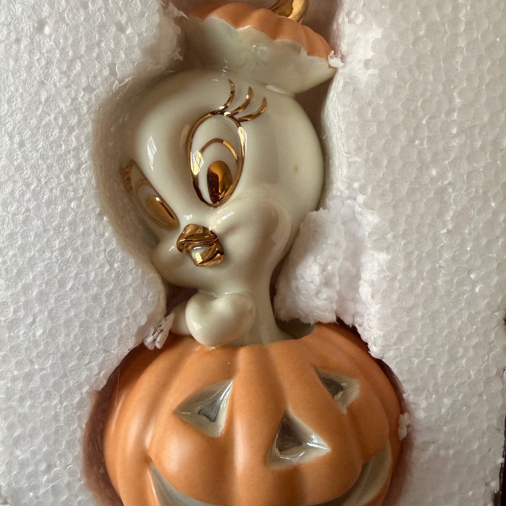 Lenox Tweety in a pumpkin - Picture 1 of 1